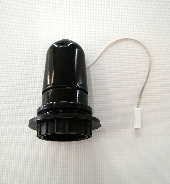 PORTALÁMPARA PLÁSTICO NEGRO CON CADENA E-27